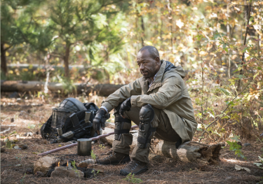 The Walking Dead: Lennie James in un momento del finale della stagione 5