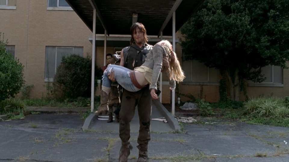 The Walking Dead: Norman Reedus in un'immagine spoilerosa del finale della midseason 5 che ha scatenato le ire dei fan