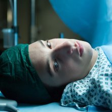 Short Skin: Matteo Creatini sul lettino operatorio in una scena del film