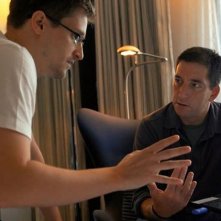 Citizenfour: Glenn Greenwald con Edward Snowden in una scena del documentario