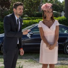 Ci devo pensare: Francesco Albanese con Barbara Tabita in una scena del film