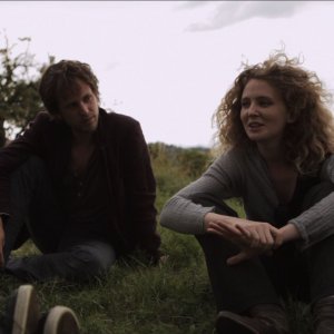 Qualcosa di noi: due dei ragazzi della scuola di scrittura di Bologna in una scena