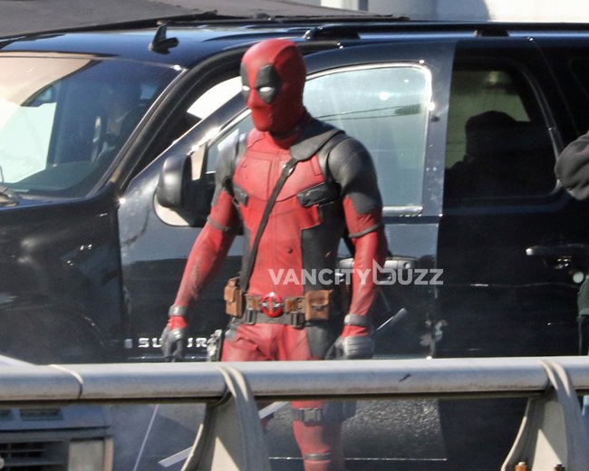 Deadpool: Ryan Reynolds durante le riprese di una scena del film
