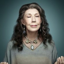 Grace and Frankie: Lily Tomlin in un manifesto promozionale