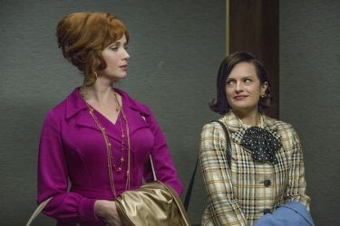 Mad Men: le attrici Elisabeth Moss e Christina Hendricks nella puntata Severance