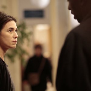 Samba: Charlotte Gainsbourg nel riuolo di Alice in una scena del film