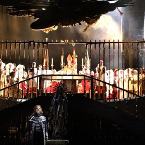 Royal Opera House - Tosca: Bryn Terfel in una scena dello spettacolo
