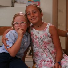 I bambini sanno: le gemelle Gaia e Luna Buggiani in una scena del documentario