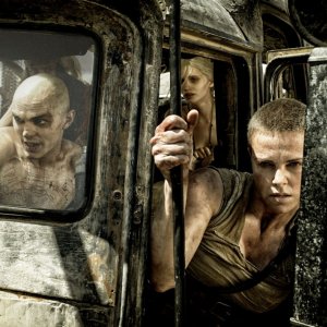 Mad Max: Fury Road, Nicholas Hoult con Charlize Theron in una scena