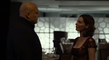 Daredevil: Vincent D'Onofrio e Ayelet Zurer in una scena