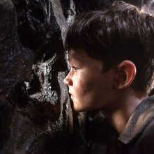Pan: Levi Miller in una scena del film nei panni di Peter Pan