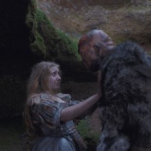 Il Racconto dei Racconti: Bebe Cave e Guillaume Delaunay sono Viola e l'Orco in una scena del film