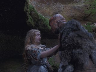 Il Racconto dei Racconti: Bebe Cave e Guillaume Delaunay sono Viola e l'Orco in una scena del film