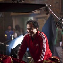 Il Racconto dei Racconti: Matteo Garrone sorridente sul set del film