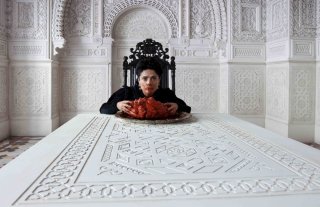 Il Racconto dei Racconti: Salma Hayek regina affamata in una scena del film