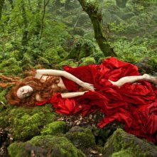 Il Racconto dei Racconti: Stacy Martin è la giovane Dora in una scena del film