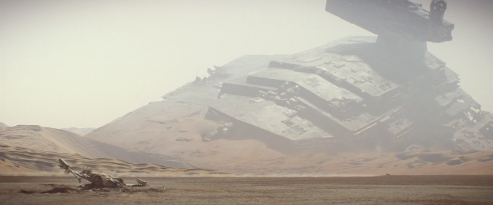 Star Wars: Episodio VII - Il risveglio della Forza: uno Star Destroyer insabbiato dal secondo teaser