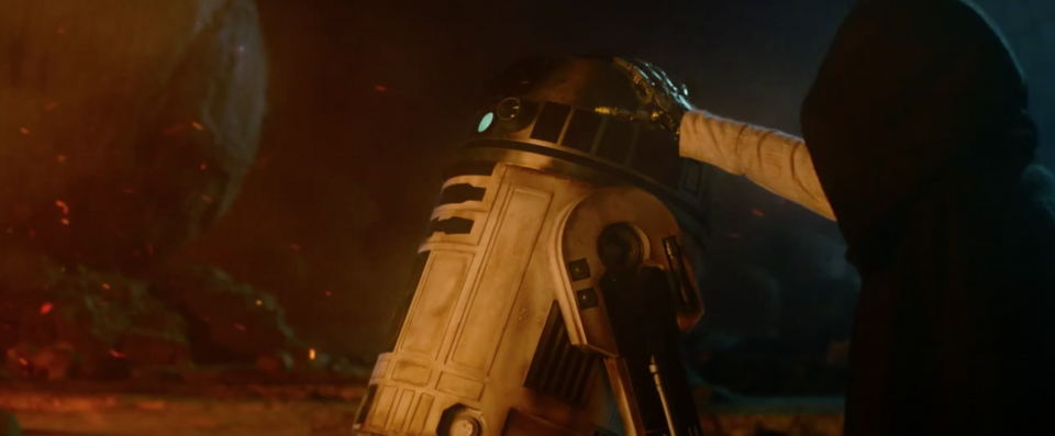 Star Wars: Episodio VII - Il risveglio della Forza: R2D2 appare nel secondo teaser