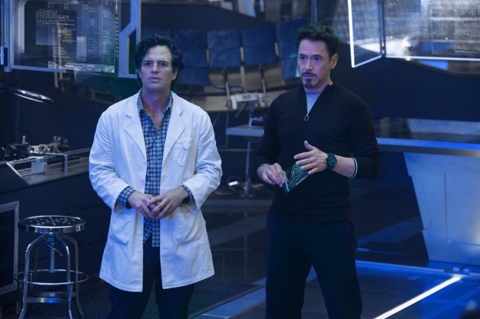 Avengers: Age of Ultron - Mark Ruffalo e Robert Downey Jr. in una scena