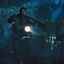 Jurassic World: Chris Pratt in una scena d'azione del film