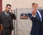 War On Everyone: Michael Peña e Alexander Skarsgård nella prima foto