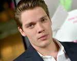 Shadowhunters: Dominic Sherwood sarà uno dei protagonisti