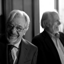 Il ragazzo della Giudecca: Giancarlo Giannini sorride con Luigi Diberti in una foto promozionale