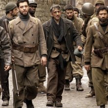 Road 47: Sergio Rubini in una scena di gruppo del film