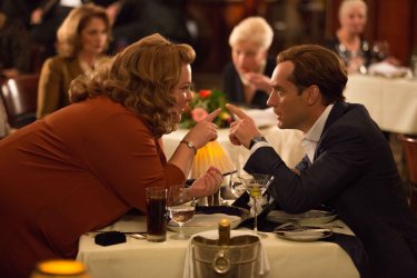 Spy: Melissa McCarthy con Jude Law in una scena della commedia