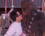 Star Wars: J.J. Abrams e Chewbacca superano il Twizzler Challenge