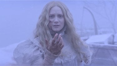 Crimson Peak: Mia Wasikowka in un'immagine onirica