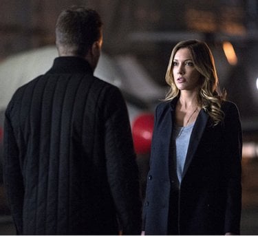 Arrow: Katie Cassidy in una scena della puntata The Fallen