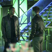 Arrow: David Ramsey e Stephen Amell in The Offer