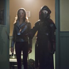 Arrow: le attrici Katie Cassidy e Katrina Law in The Offer