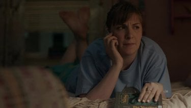 Girls: Lena Dunham in una scena della puntata Tad & Loreen & Avi & Shanaz