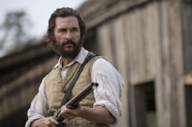 The Free State Of Jones: un primo piano di Matthew McConaughey armato di fucile