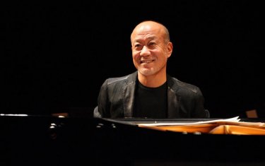 Joe Hisaishi durante una performance