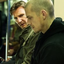 Run All Night: Liam Neeson insieme a Joel Kinnaman in una scena del film