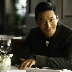 Women Who Flirt: Huang Xiaoming nel ruolo di Marco in una scena del film