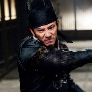 Brotherhood of Blades: Chang Chen in una scena action del film