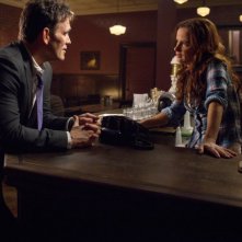 Wayward Pines: Matt Dillon e Juliette Lewis in una scena del pilot della serie