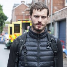 The Fall: Paul Spector (Jamie Dornan) mentre cammina per le strade della sua città