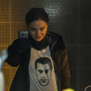 The Fall: l'attrice Aisling Franciosi interpreta Katie in una scena della seconda stagione