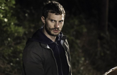 The Fall: il protagonista Jamie Dornan in una scena della seconda staigione