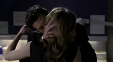 Grey's Anatomy: un romantico momento tra Derek e Meredith nell'episodio Ho perso il mio credo