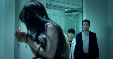 Hollow: Jayve Mai The Hiep in una scena dell'horror