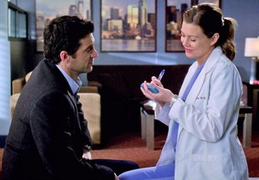 Grey's Anatomy: Derek e Meredith in un momento dell'episodio intitolato Ora o mai più