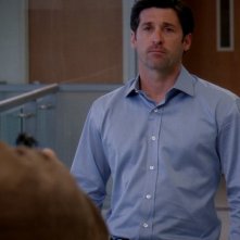 Grey's Anatomy: Derek minacciato da una pistola nell'episodio intitolato Santuario