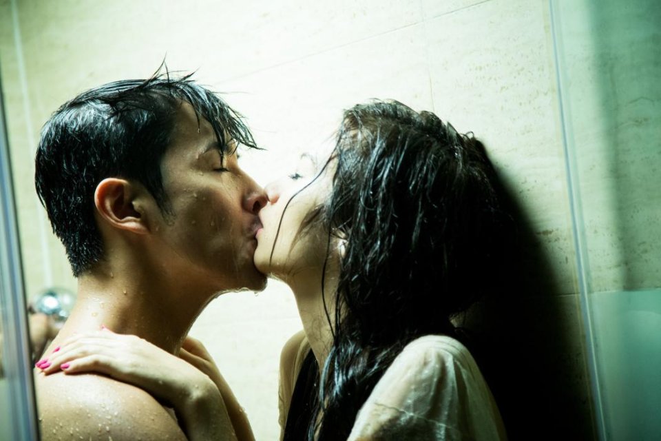 Port of Call: Aaron Kwok e Jessie Li in una scena d'amore tratta dal film