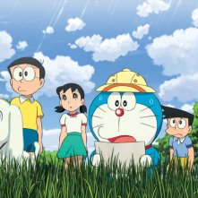 Doraemon Il Film - Le Avventure di Nobita e dei Cinque Esploratori: Doraemon con i suoi compagni di viaggio in una scena del film animato